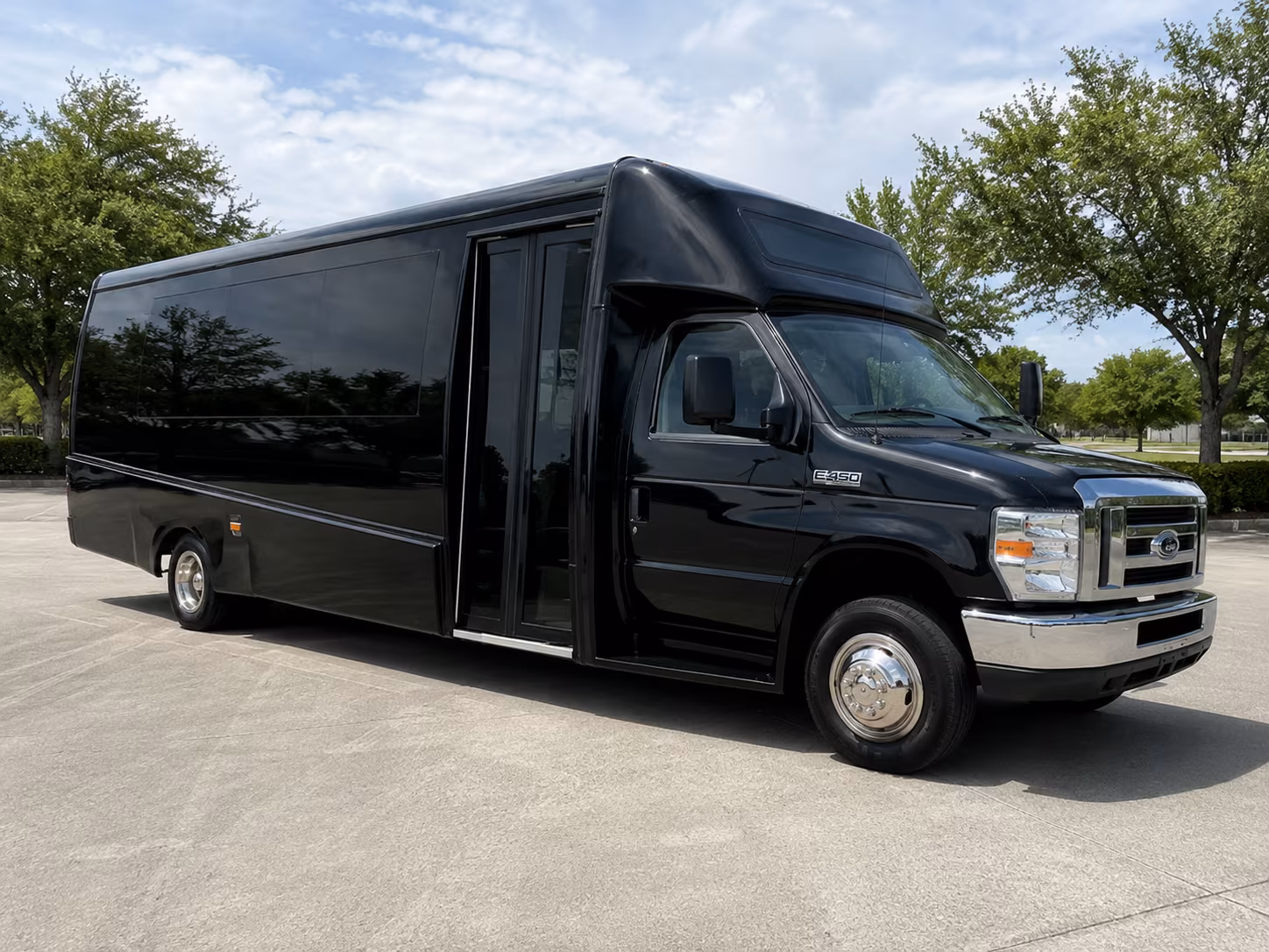 Cincinnati Airport Shuttle & Transportation party bus exterior
