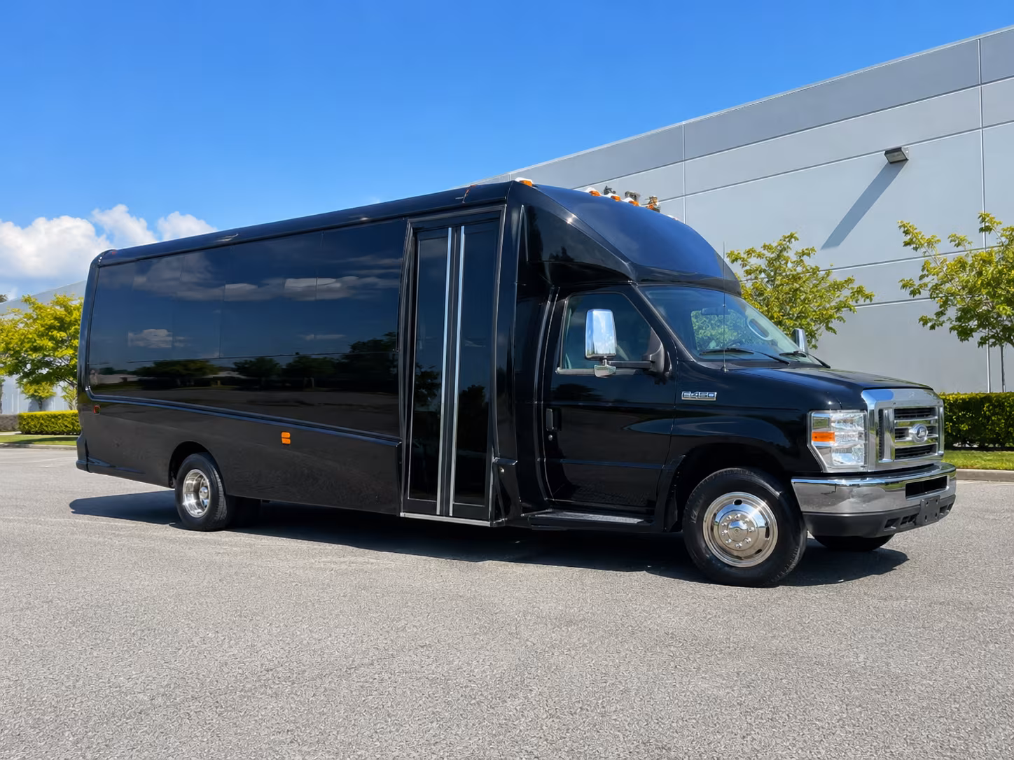 Cincinnati Birthday, Sweet 16, & Quinceañera Transportation party bus exterior