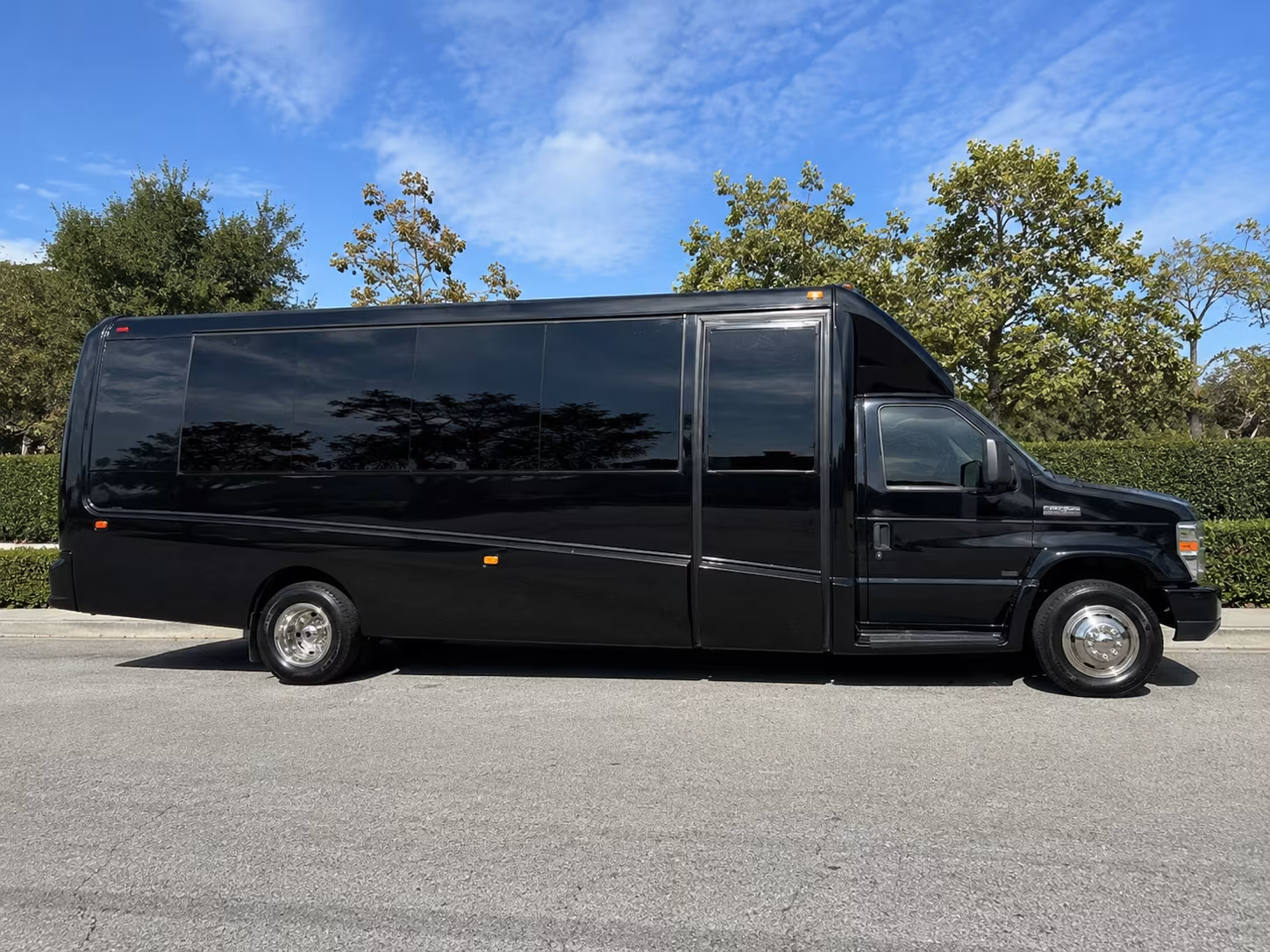 Cincinnati Corporate Transportation party bus exterior