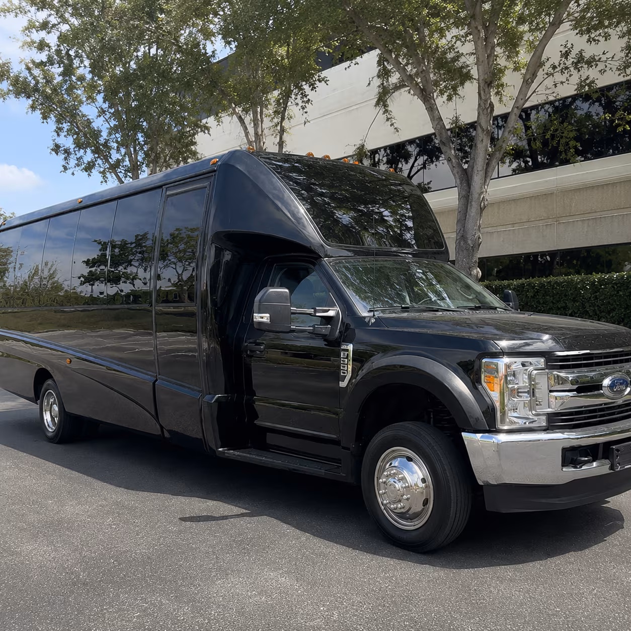 Cincinnati Wedding Transportation party bus exterior