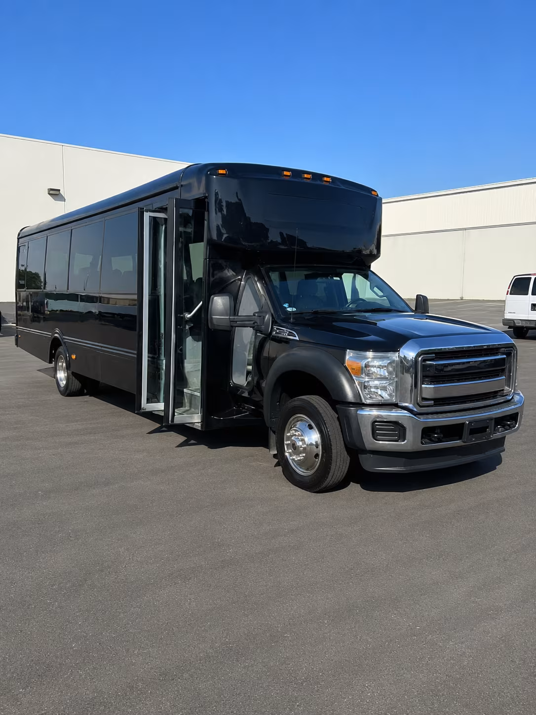 Cincinnati Winery Tour & Pub Crawl Transportation party bus exterior