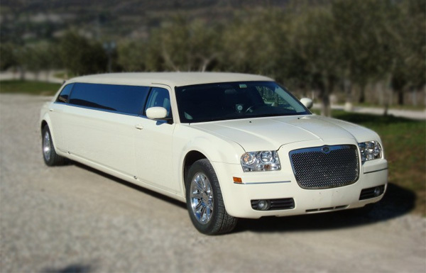 Cincinnati White Chrysler Limo