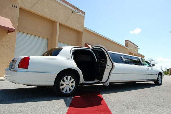 Cincinnati White Lincoln Stretch Limo